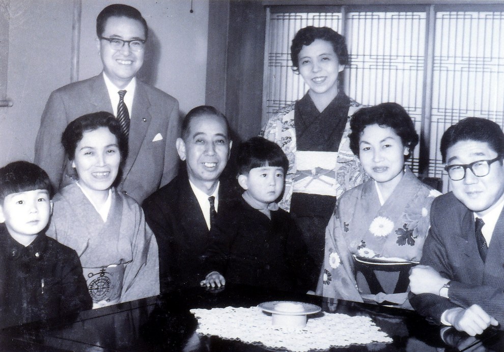 Синдзо Абэ в молодости 