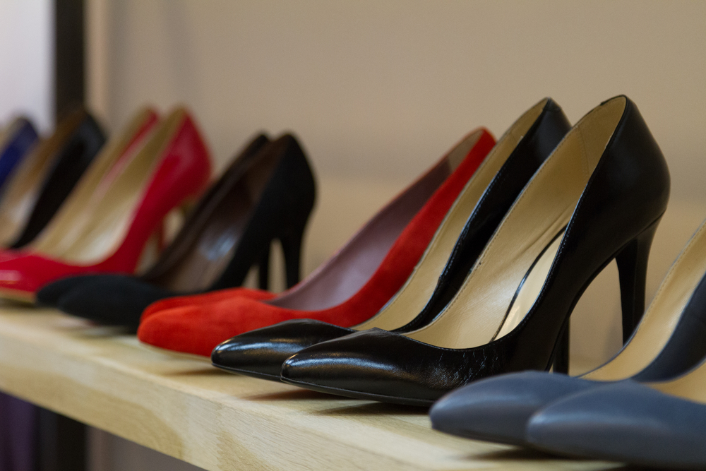В линейке обуви наиболее широко представлены различные модели туфлей: от классических до экстравагантных.