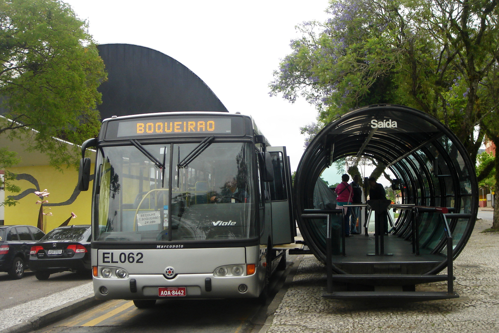 Автобус с персональными дорогами