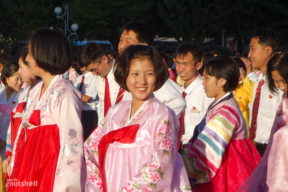 Северокорейцы празднуют день основания страны 