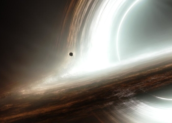 Любителям физики: пара разрывающих мозг фактов о черной дыре